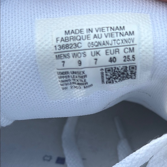 Converse White Low-Top leather Sneakers LIKE NEW - Picture 9 of 9